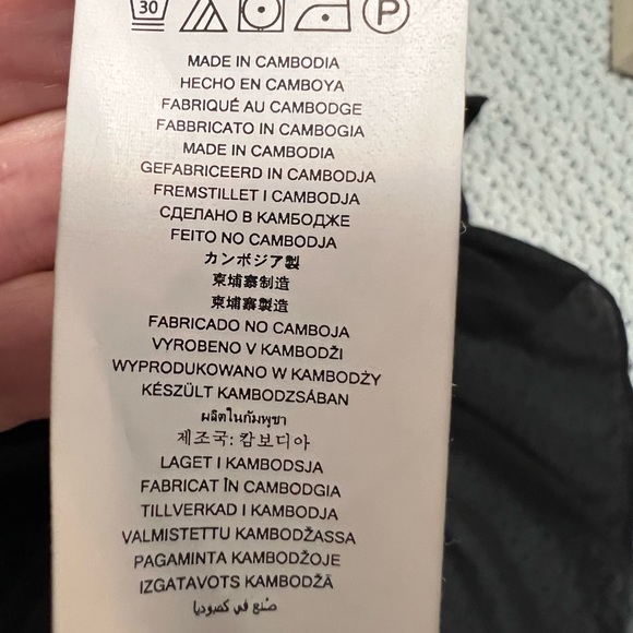 Michael Kors ruffle hem smocked waist faux wrap dress. Black. Medium - Picture 6 of 6